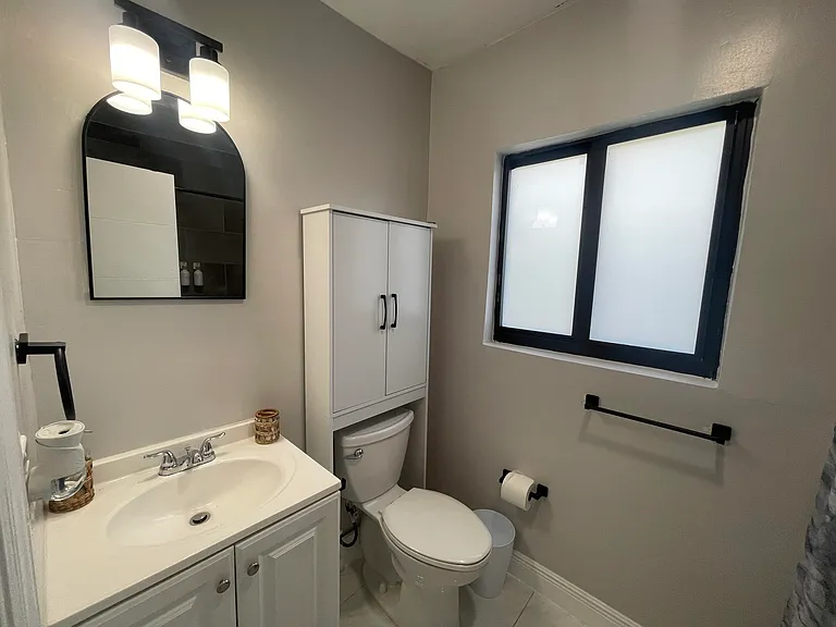 430 NE 1st Ave #A — Photo 10