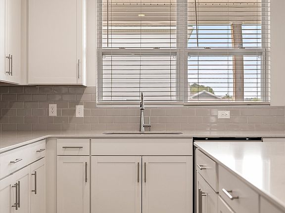4th image of 552 Gingerwood Ln