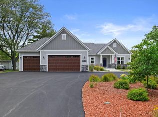 N38W26955 Glacier Rd, Pewaukee, WI 53072