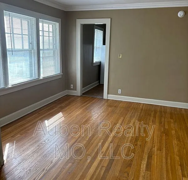 5446 Harrison St #2F — Photo 3