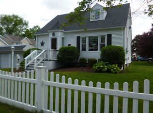 351 Knapps Hwy, Fairfield, CT 06825