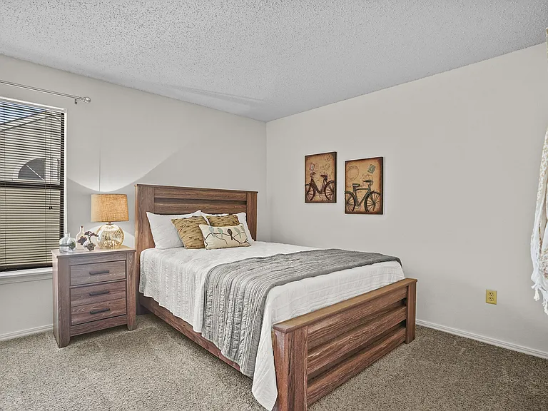 Raintree Apartments — Photo 25