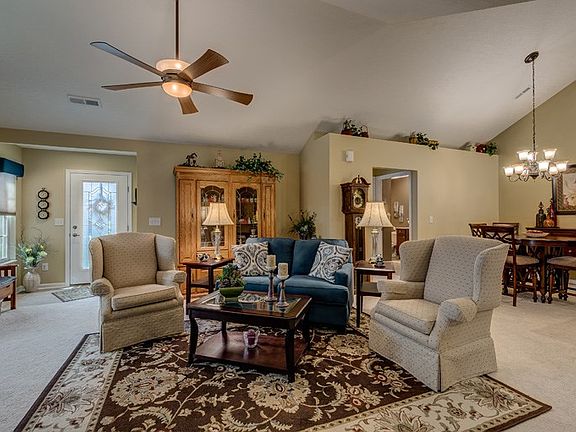 4th image of 9064 Royal Oak Ln