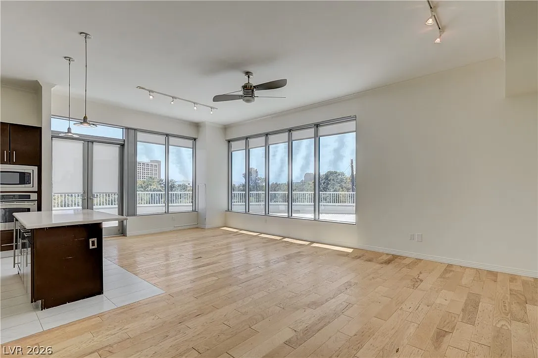 2 bed, 2.0 bath, 2196 sqft, $4,400 — Photo 1