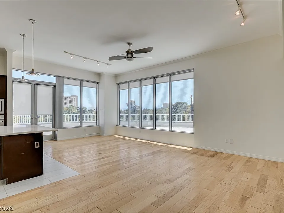 360 E Desert Inn Rd #402