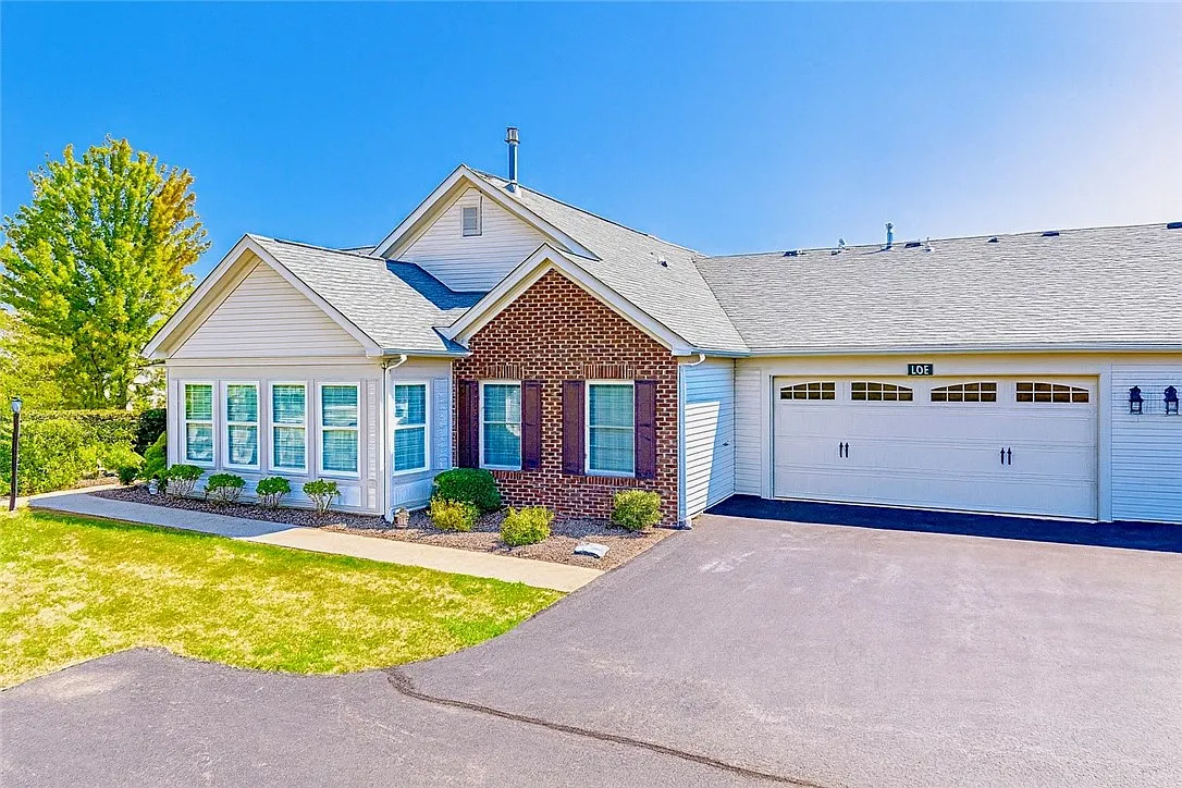 2113 Isleworth Ln photo 1