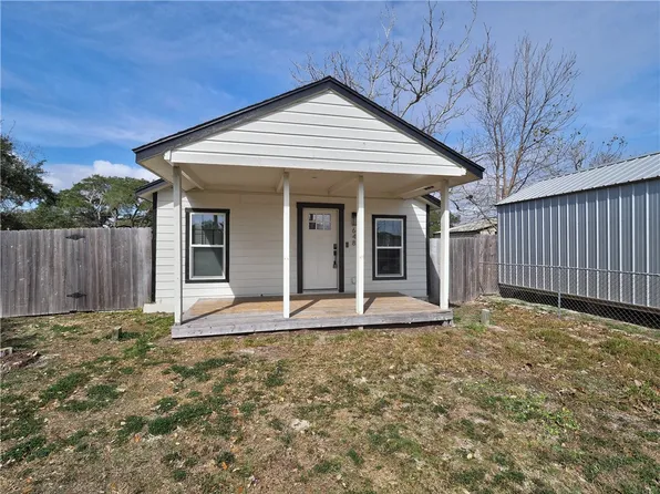 648 S 9th St, Aransas Pass, TX 78336