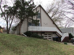 3707 SW 31st St, Topeka, KS 66614