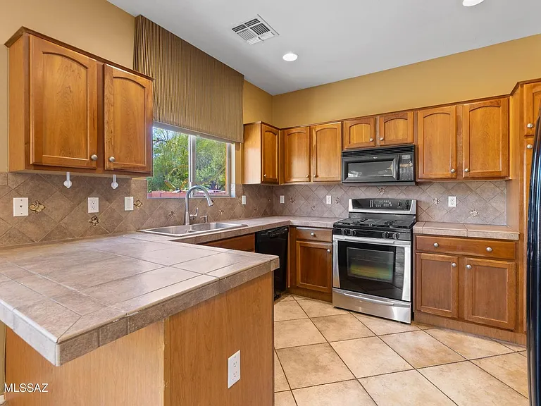 1605 W Homecoming Way — Photo 17