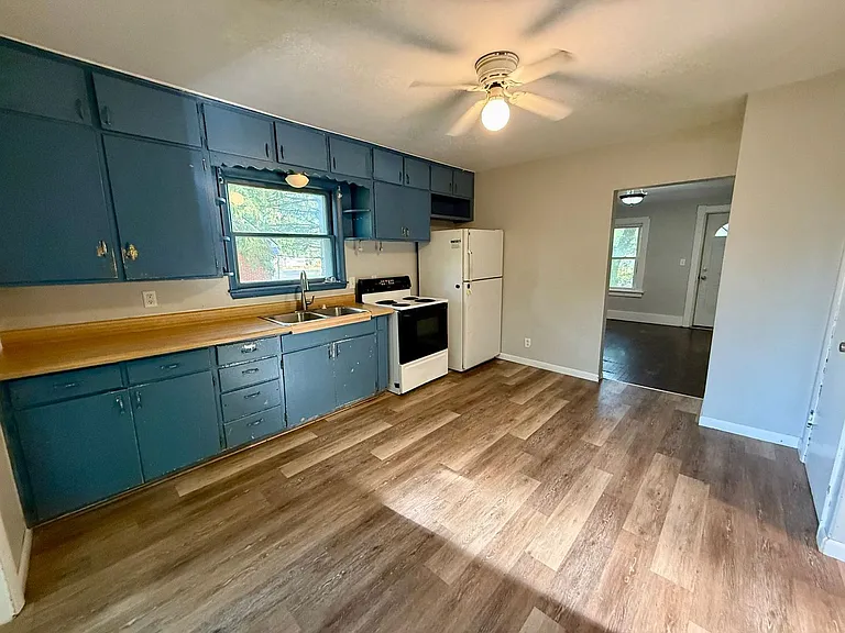 415 Weston Ave — Photo 2