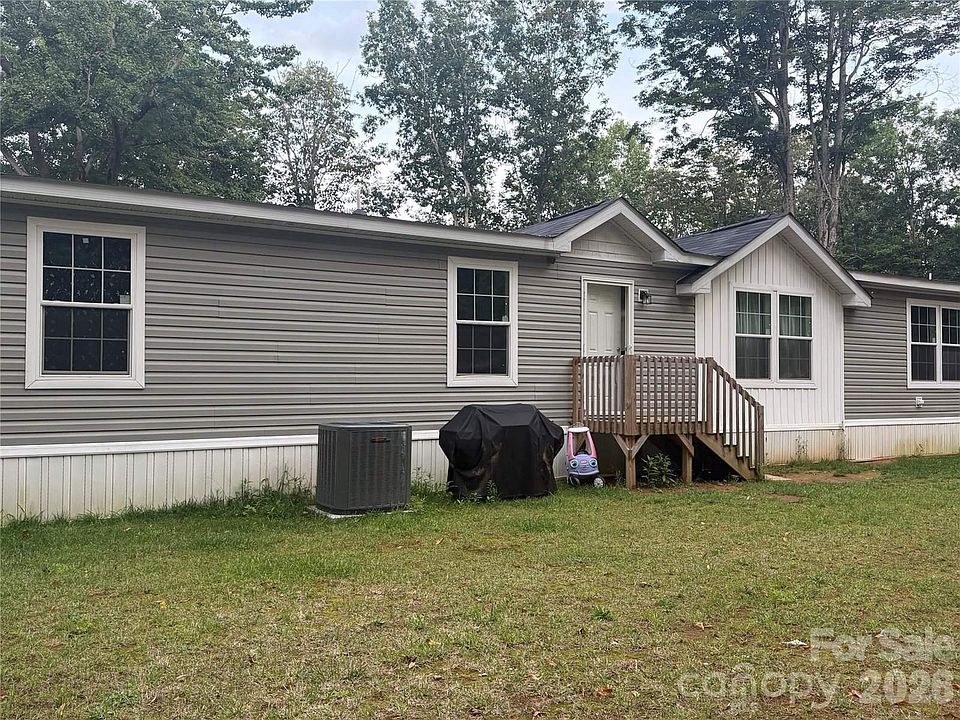 1st image of 818 Poison Cove Rd