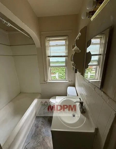 3 bed, 800 sqft, $1,000 — Photo 1