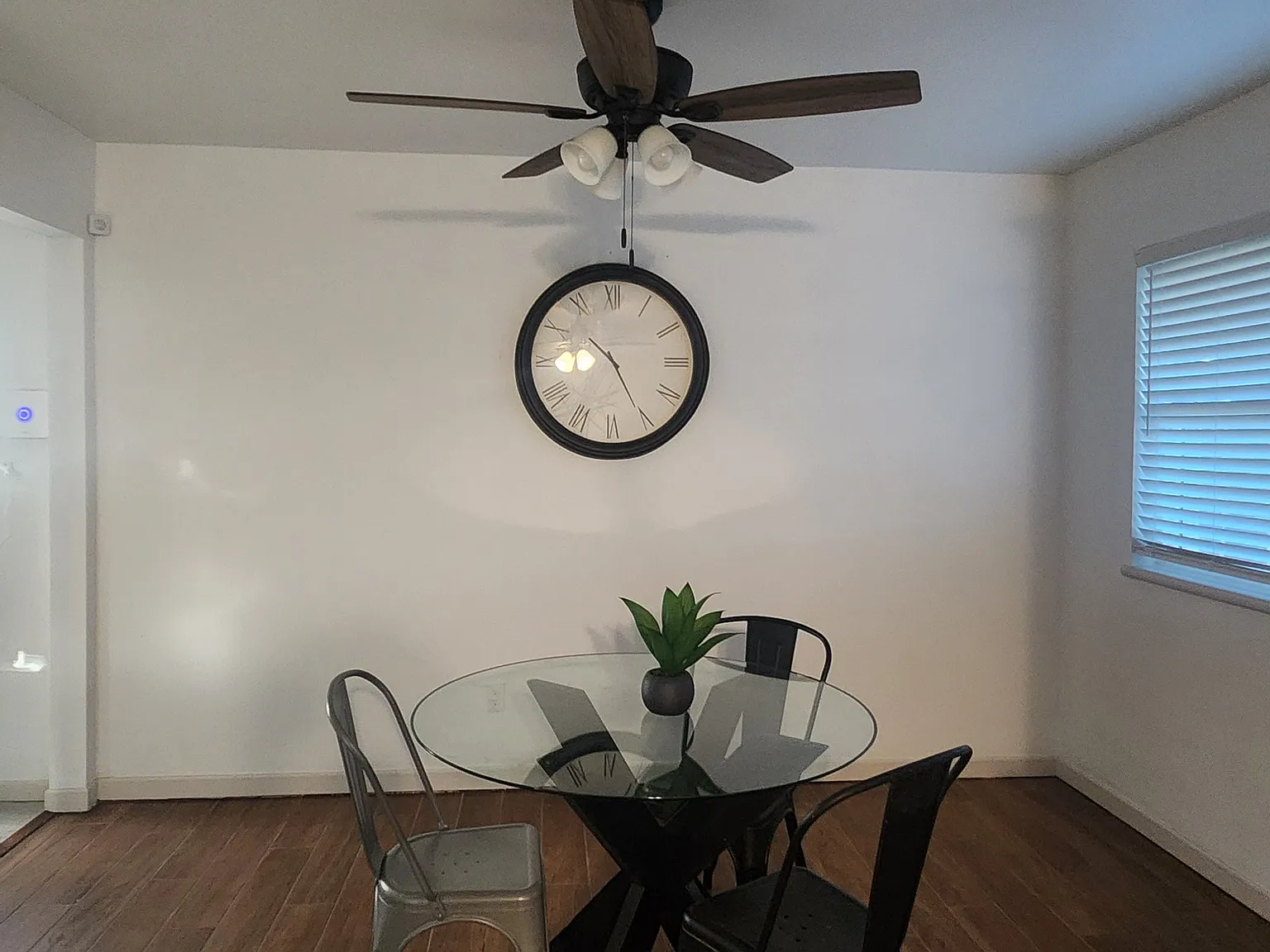3 bed, 1259 sqft, $1,875 — Photo 3