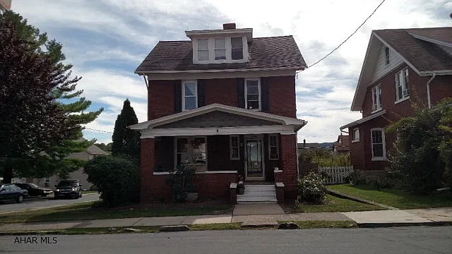 332 Cherry St photo 1