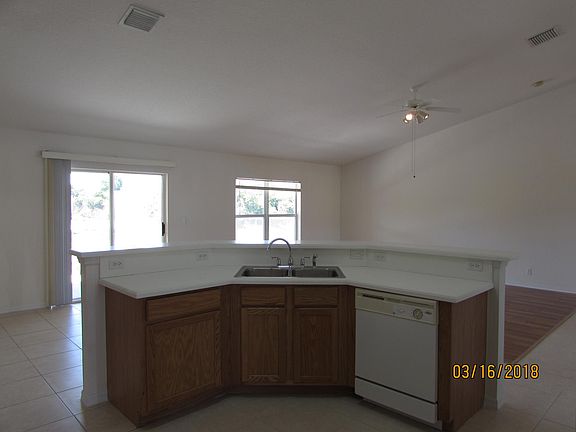 5th image of 326 SW Lacroix Ave