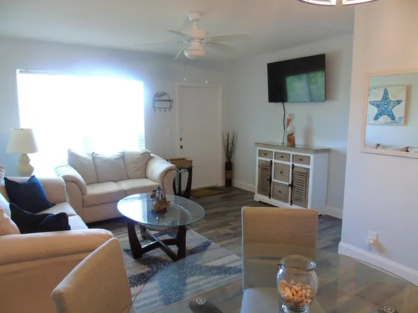 309 Circle Drive S #204, Boynton Beach, FL 33435