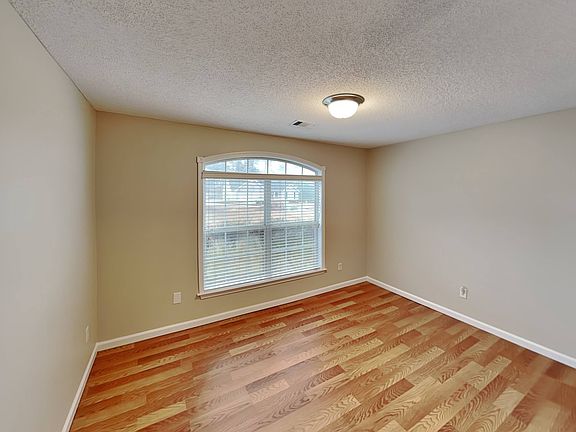 3rd image of 809 Summit Park Trl