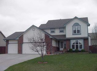 411 Country Hills Ct, Augusta, KS 67010
