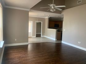 900 Dean Lee Dr, Baton Rouge, LA