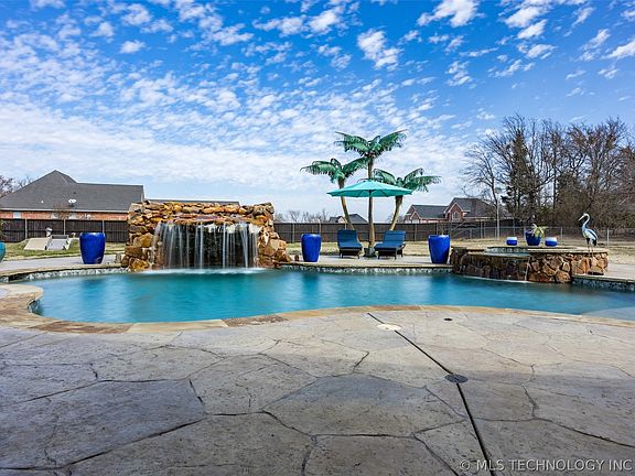 2nd image of 82 Gapwedge