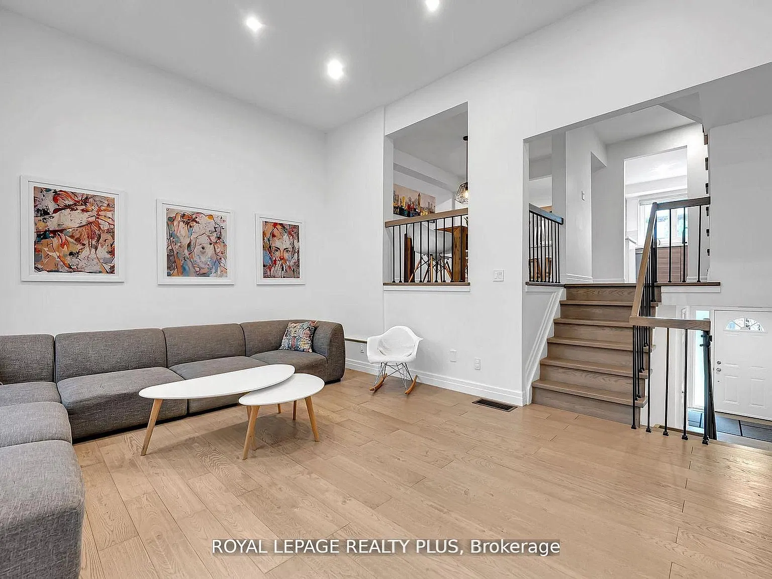 4 bed, $3,900 — Photo 1
