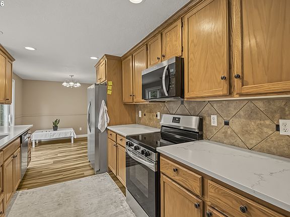 4th image of 1448 SE 148th Ave