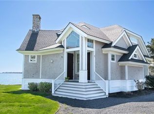 93 Shore Dr, Middletown, RI 02842