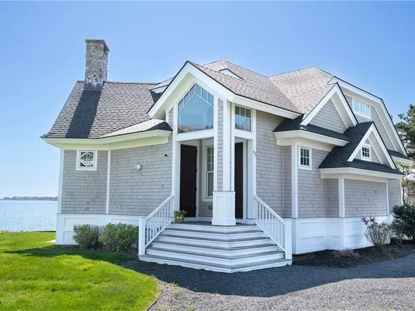 93 Shore Dr, Middletown, RI 02842