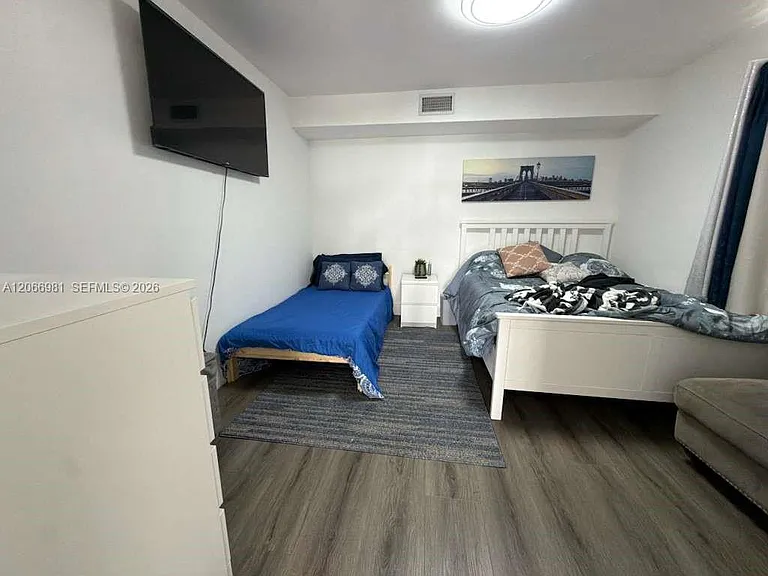 20302 NW 39th Ct — Photo 16