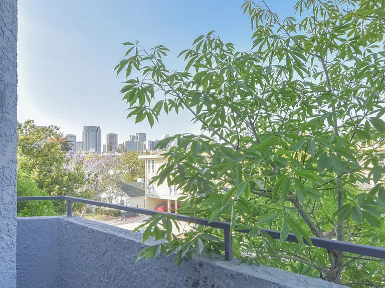 1727 Glendon Ave #208 — Photo 28