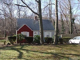 1st image of 10 Acorn Ln
