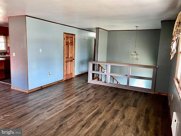 5th image of 545 Summit Dr