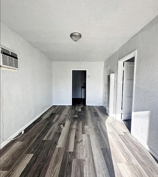 1112 Barberry Ln #6 — Photo 2