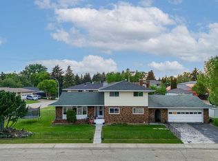 712 Lee Ridge Rd NW, Edmonton, AB T6K0P2