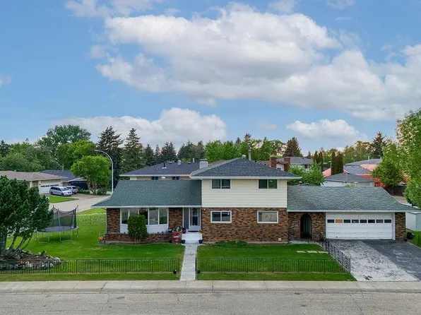 712 Lee Ridge Rd NW, Edmonton, AB T6K 0P2