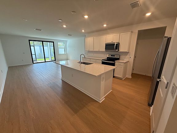 3rd image of 27857 Solis Grande Dr #402