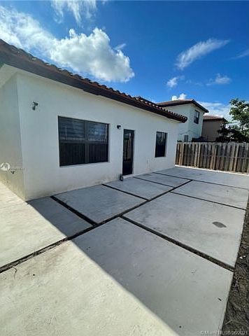 2nd image of 208 NE 23rd Ter