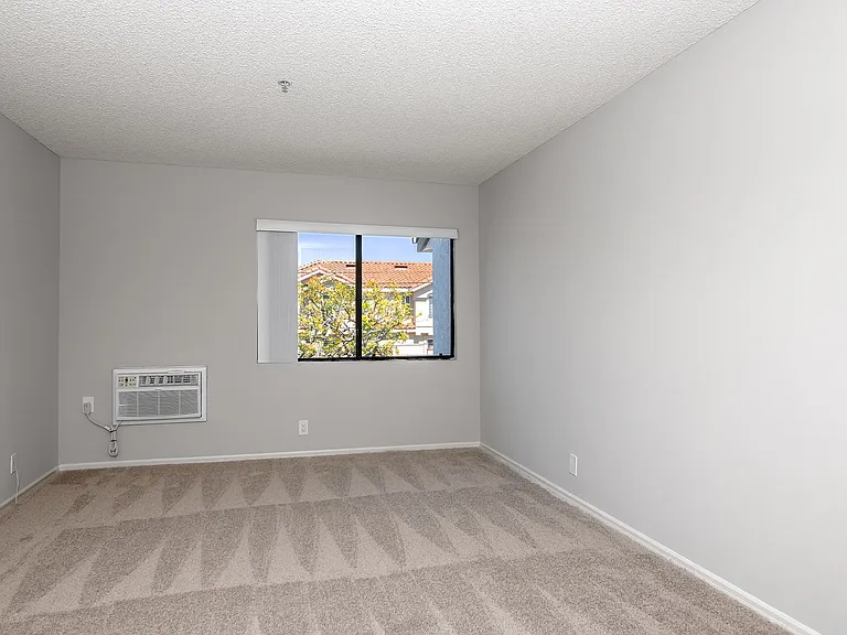 404 E Birch St — Photo 72