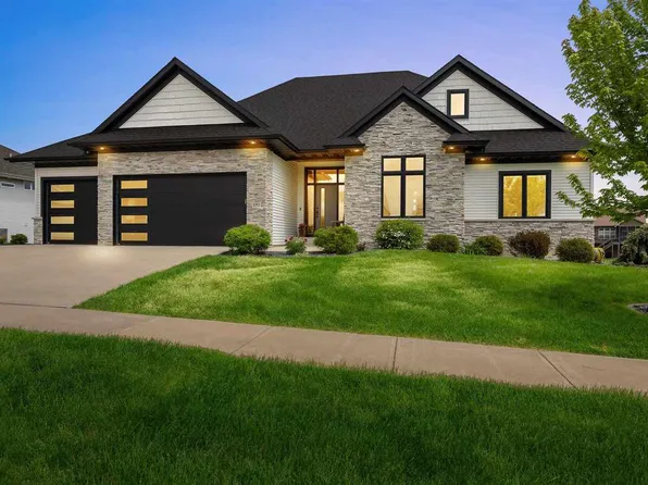 1352 Ava Cir, Iowa City, IA 52246