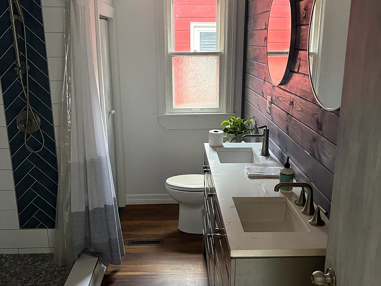 2508 S Superior St — Photo 19