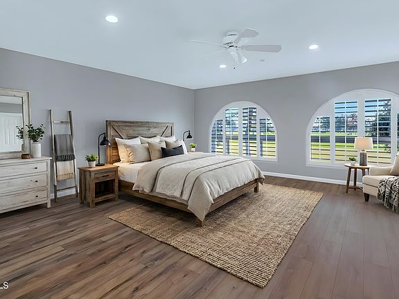 5th image of 1035 N VISTA VERDE --