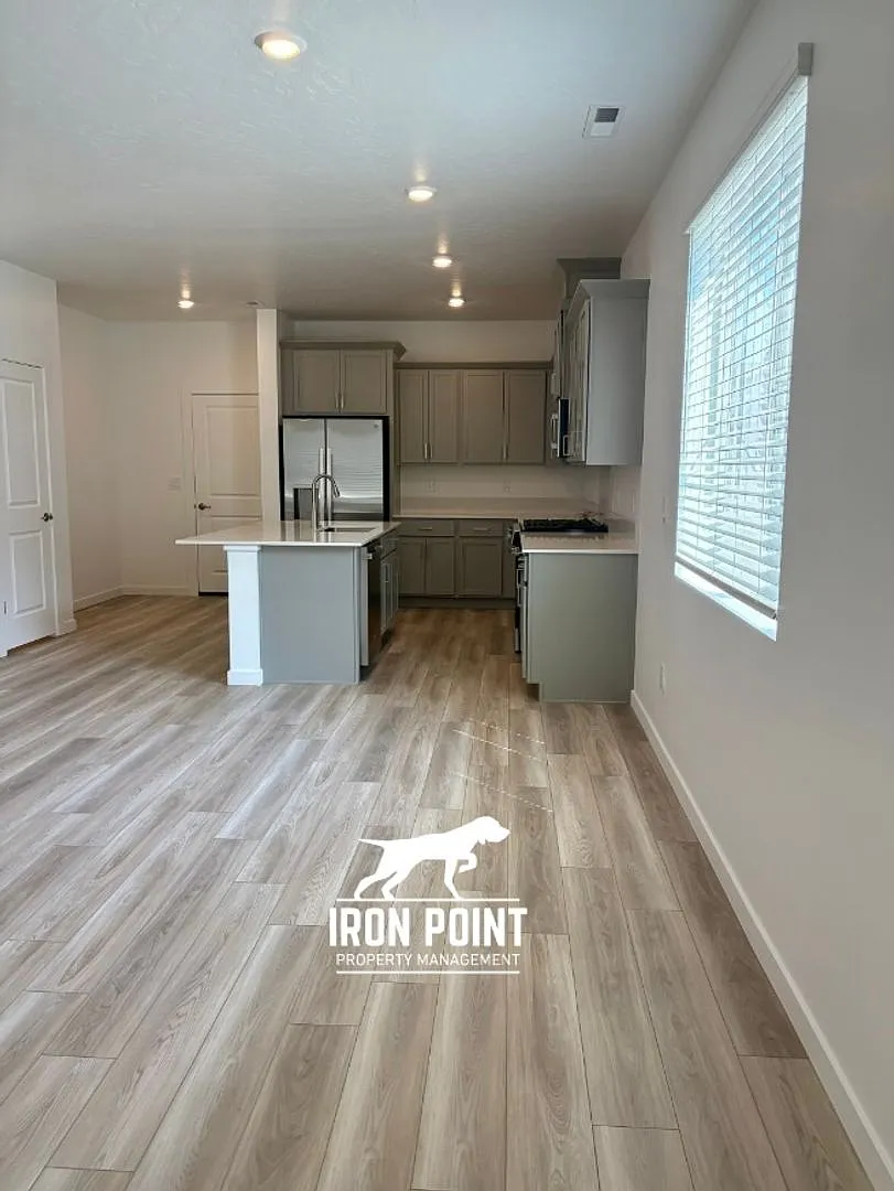 Brand-New 4 Bed + Loft Home in Eagle! — Photo 4