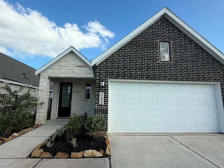 27451 Sunterra Village Dr — Photo 3