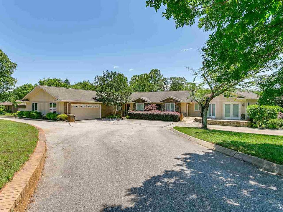 1st image of 102 Twin Lakes Dr