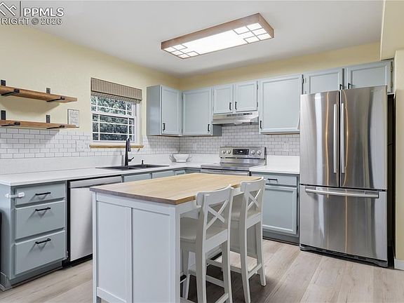 3rd image of 5833 Wisteria Dr