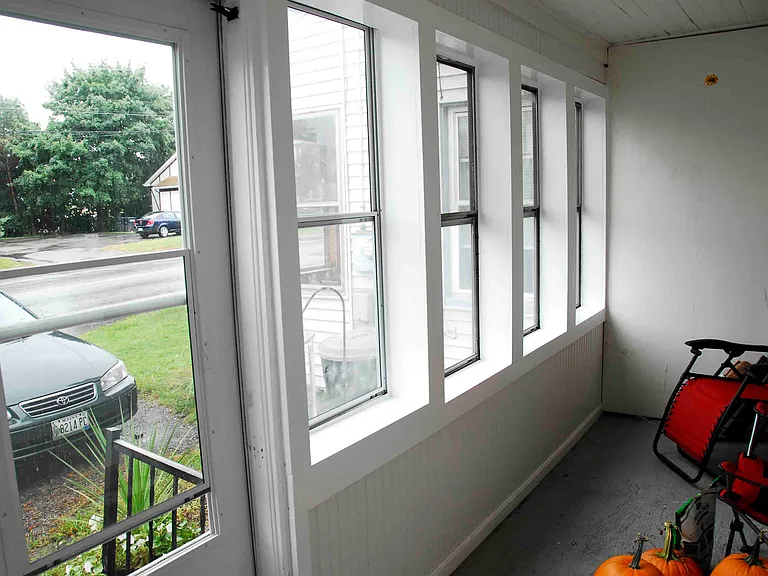Enclosed porch - private entrance
