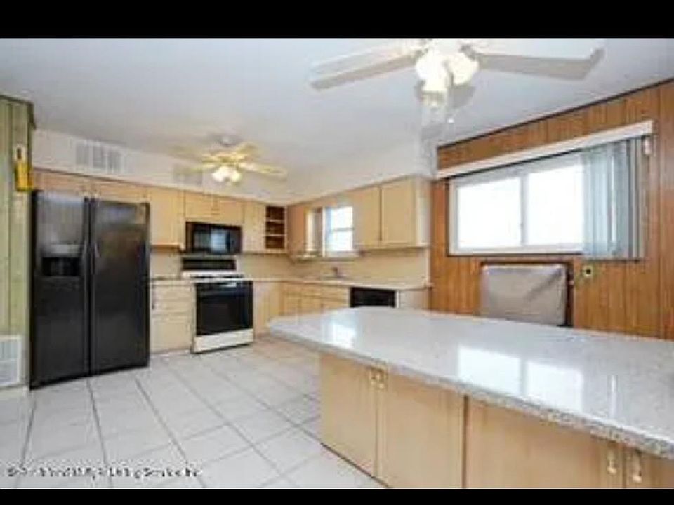 1st image of 527 Leverett Ave