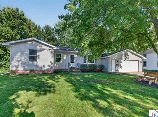 618 1st St N, Waterville, MN 56096