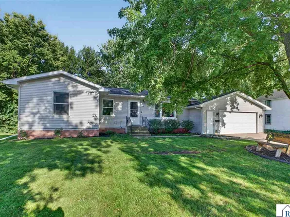 618 1st St N, Waterville, MN 56096