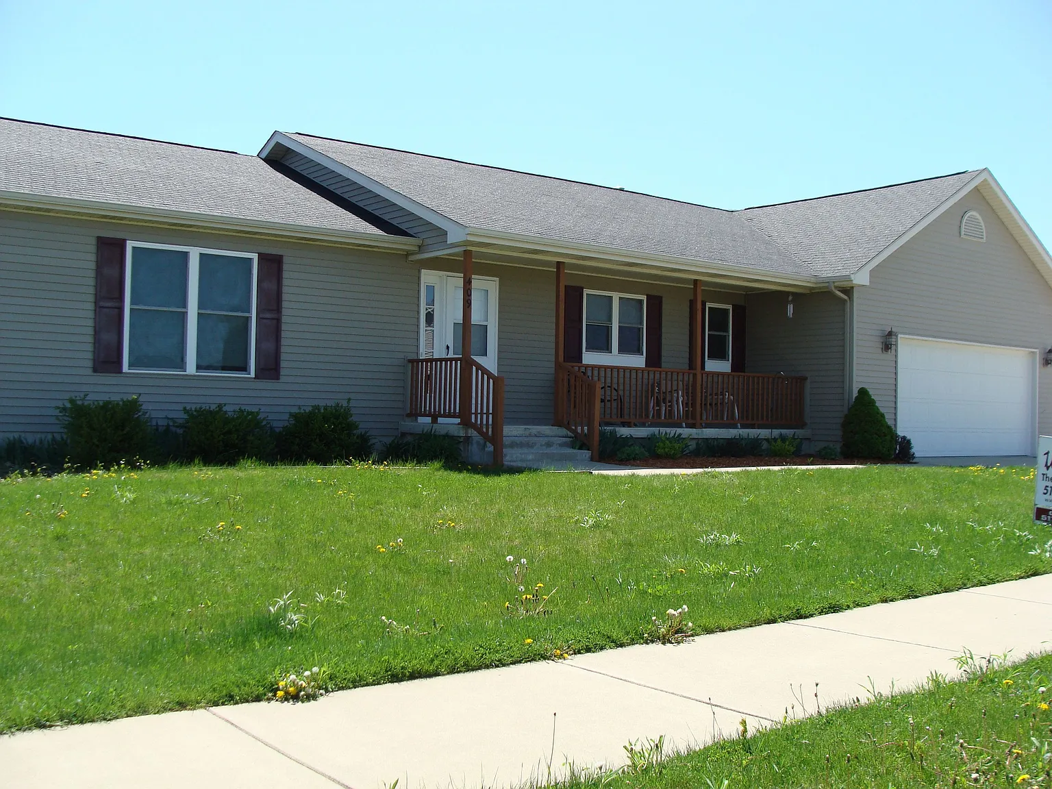 409 Daisy Dr photo 1